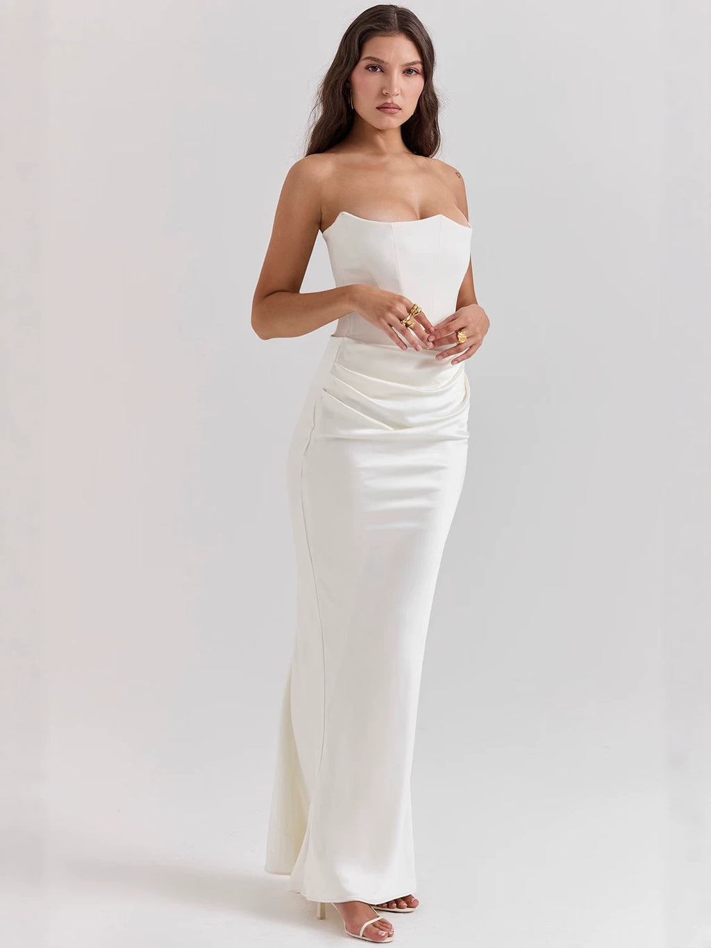 Sexy figure-hugging off-the-shoulder dress