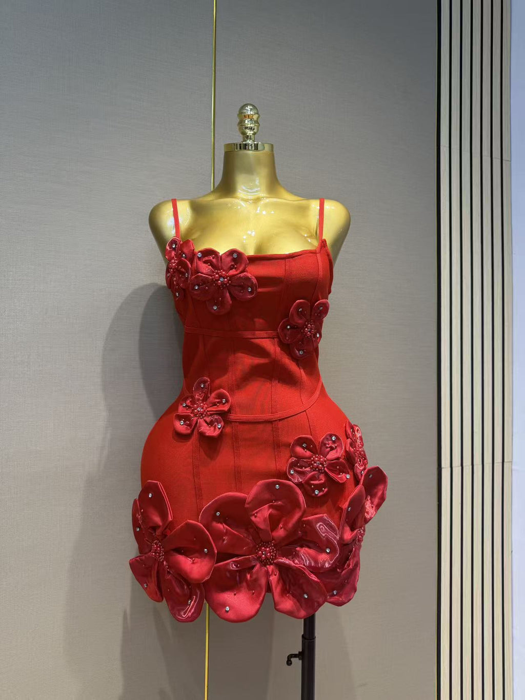 Women's strapless dress