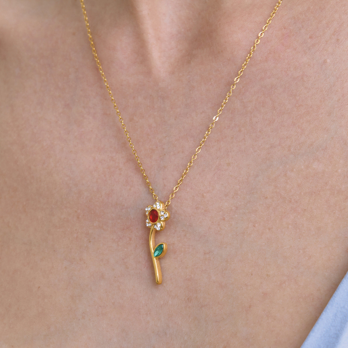 18K Gold Plated Stainless Steel Rhinestone Flower Pendant Necklace for Women