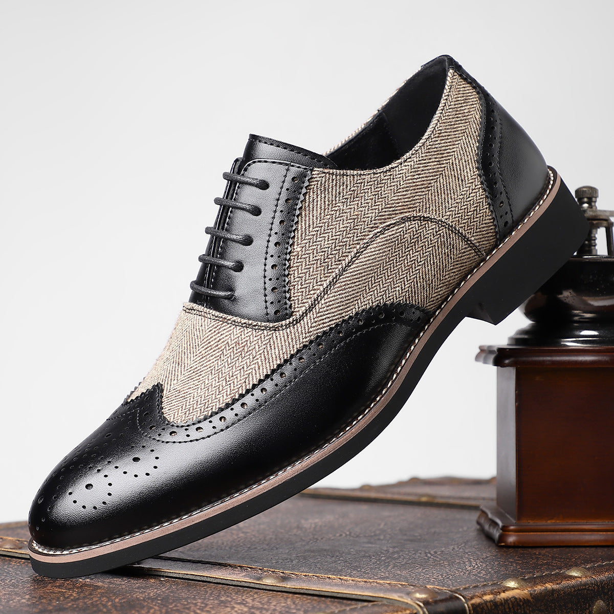 Large Size Men's Retro Daily Casual Shoes Business Formal Carved Brogue Comfortable Men's Shoes