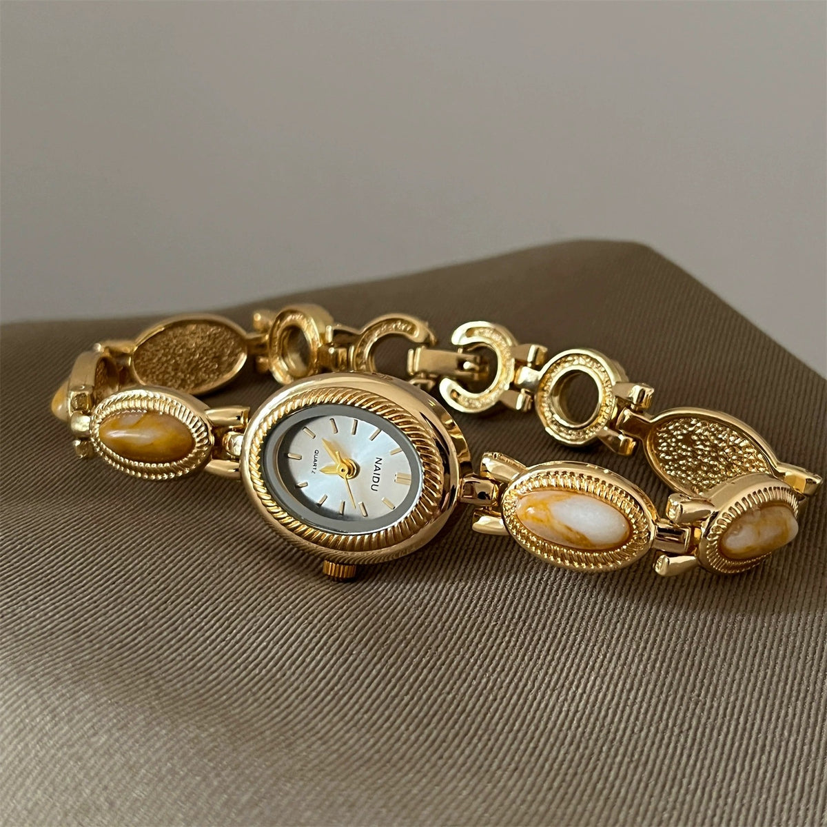 Women?s quartz wristwatch