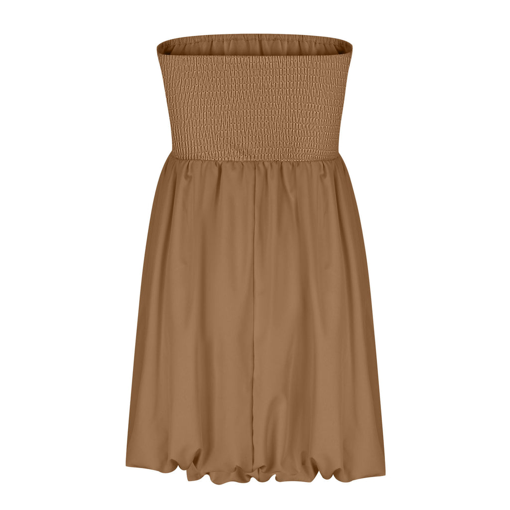 Short skirt with plunging neckline and tight-fitting design