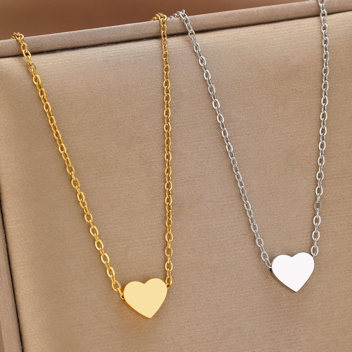 New Minimalist Heart-Shaped Pendant Necklace, Versatile for Business Casual Wear
