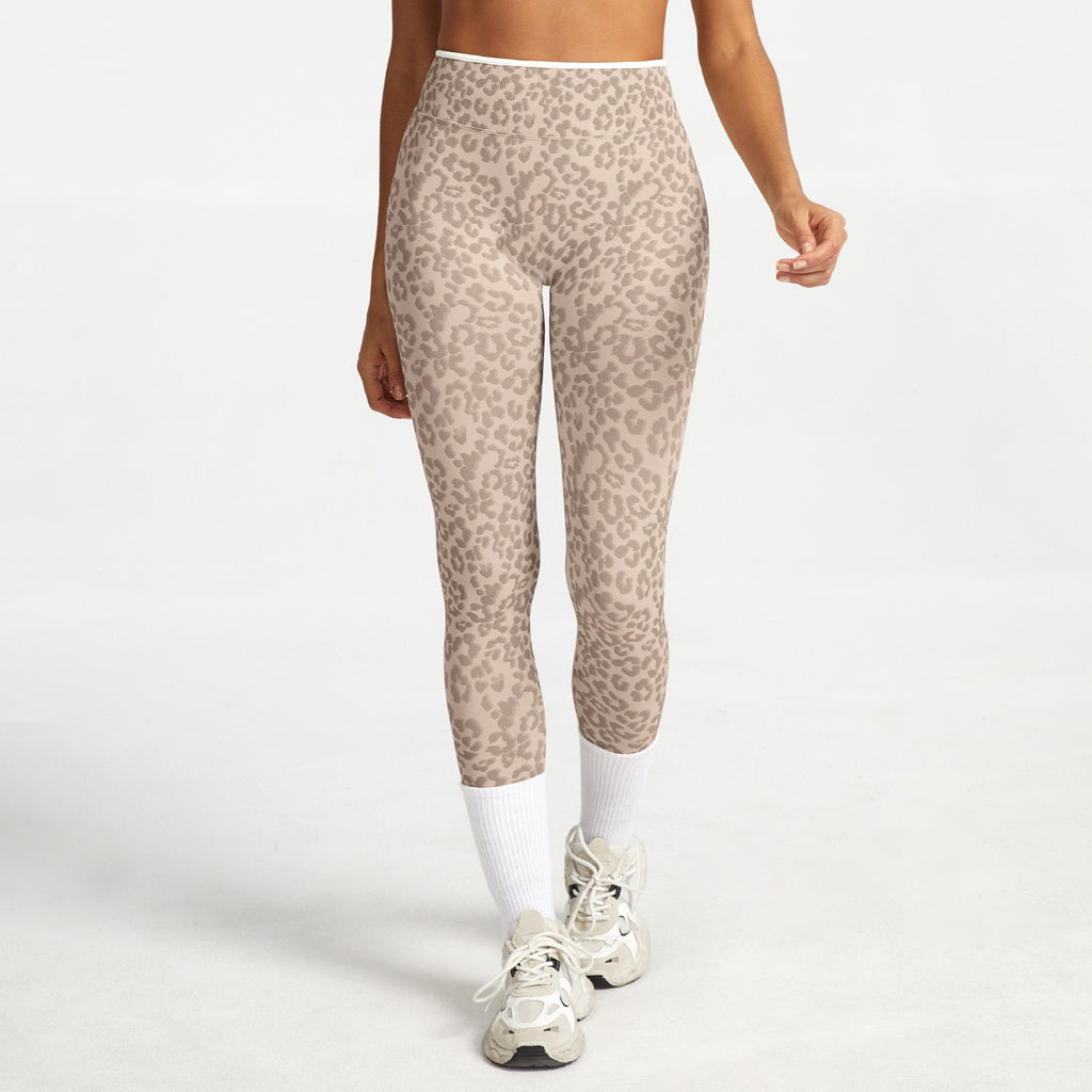 Seamless Yoga Set with Sports Bra and Leggings