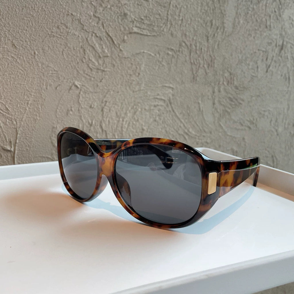 Vintage Cat-Eye Sunglasses with Gradient Lenses