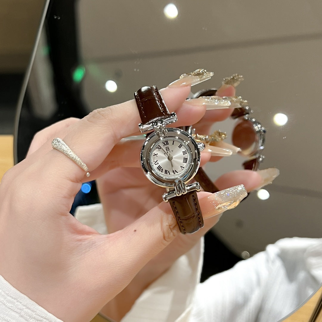 Vintage Quartz Women's Watch with Leather Strap