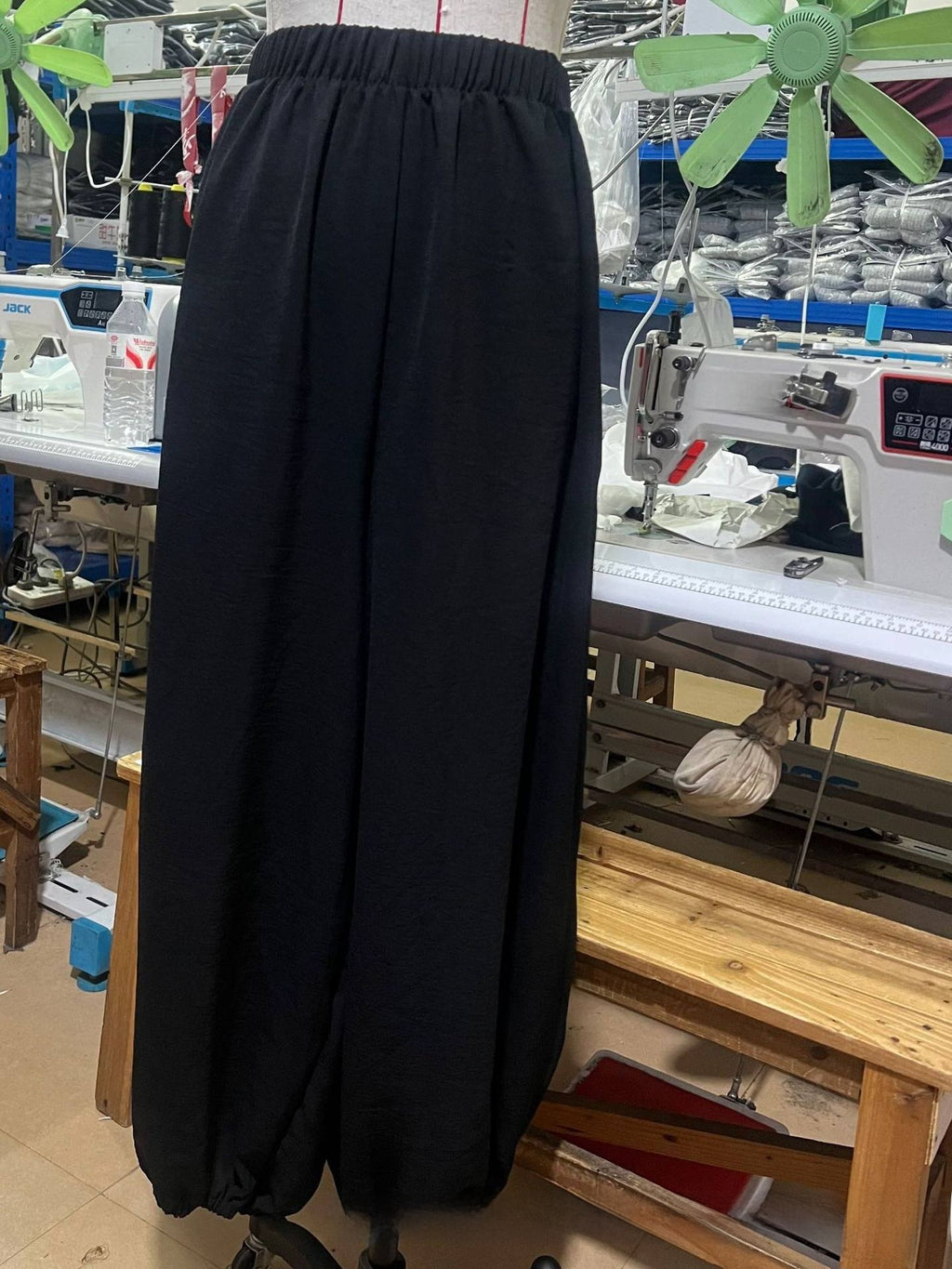 Elastic Waisted Solid Color Lantern Pants