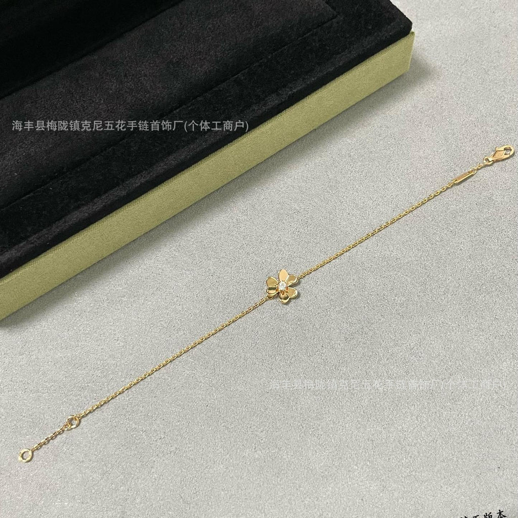 Rose Gold Diamond Clover Necklace