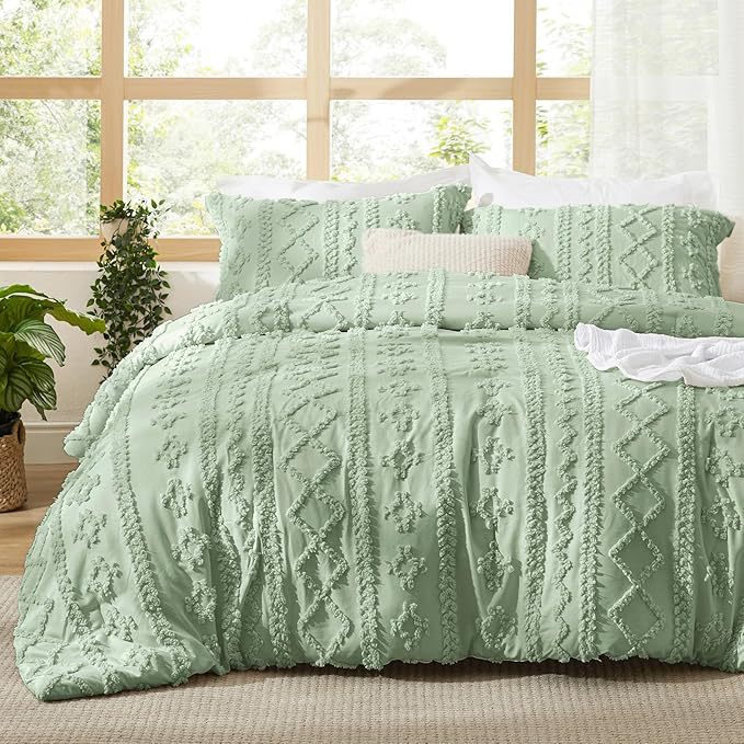 Tufted Brushed Cut-out Floral Bohemian Style Bedding Three-piece Set