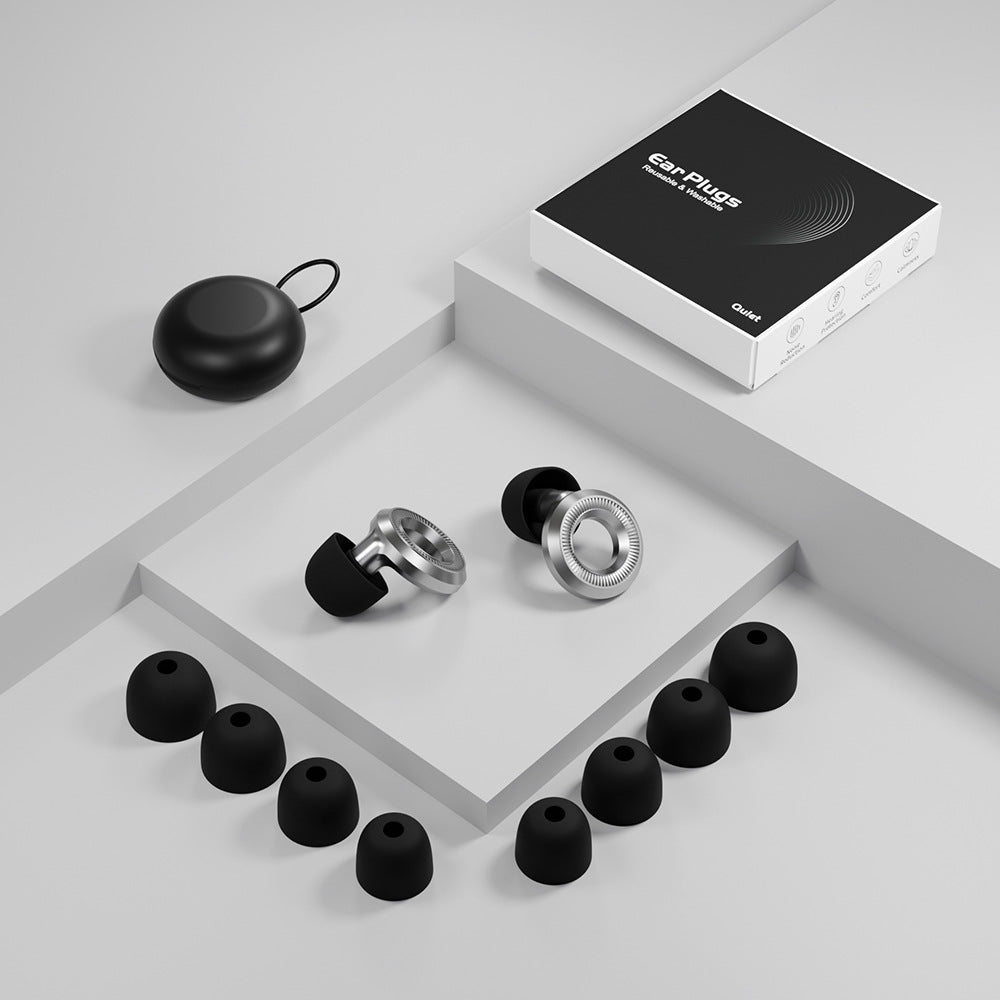 Noise-reducing earplugs with a filter