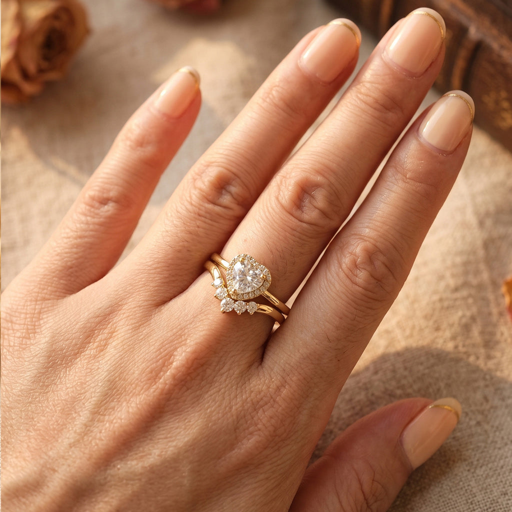 Women's heart-shaped zirconium ring