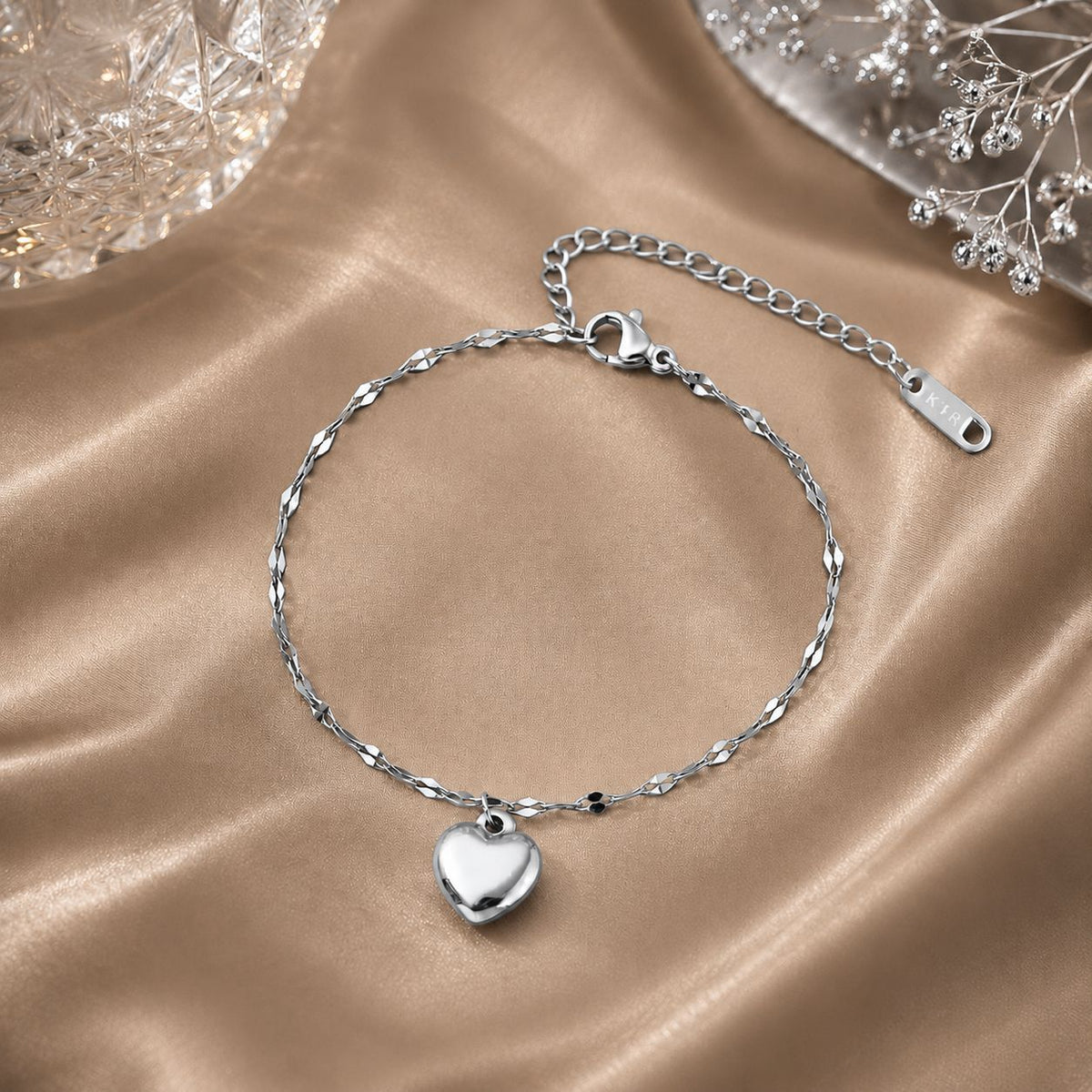Peach-shaped jewelry heart necklace