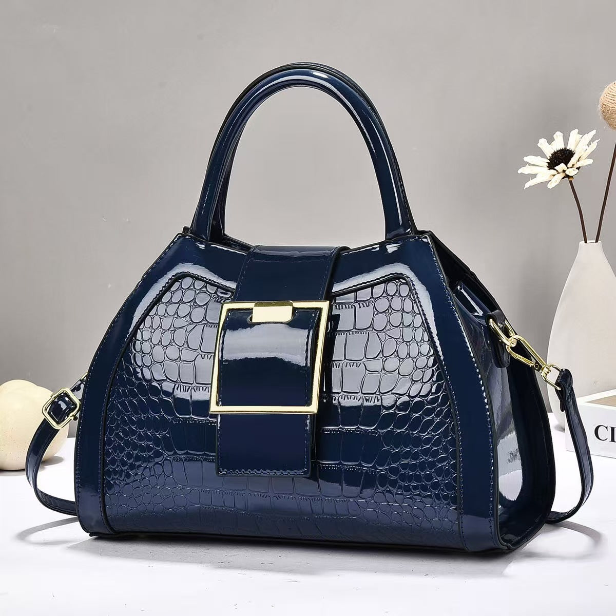 Women's fashionable and versatile casual bag
