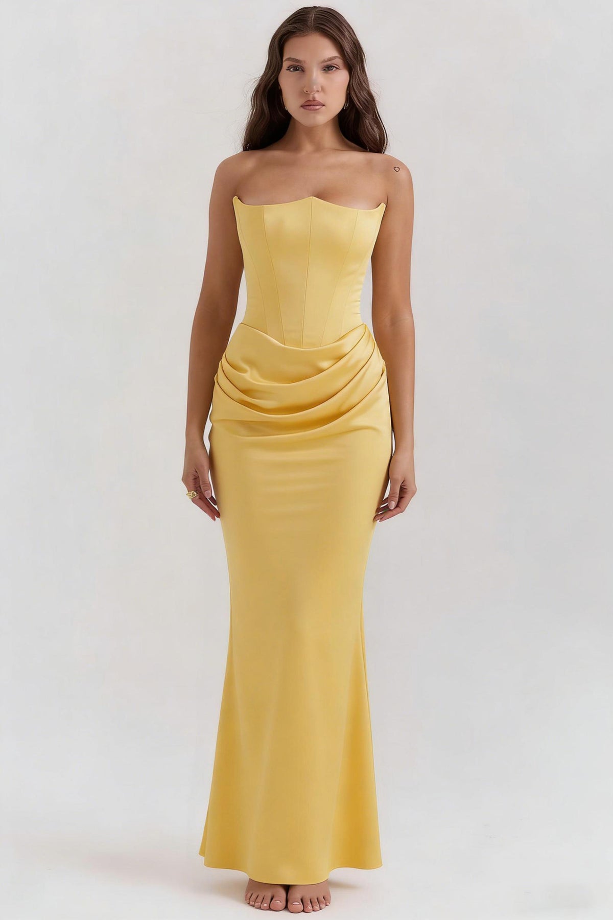 Sexy figure-hugging off-the-shoulder dress