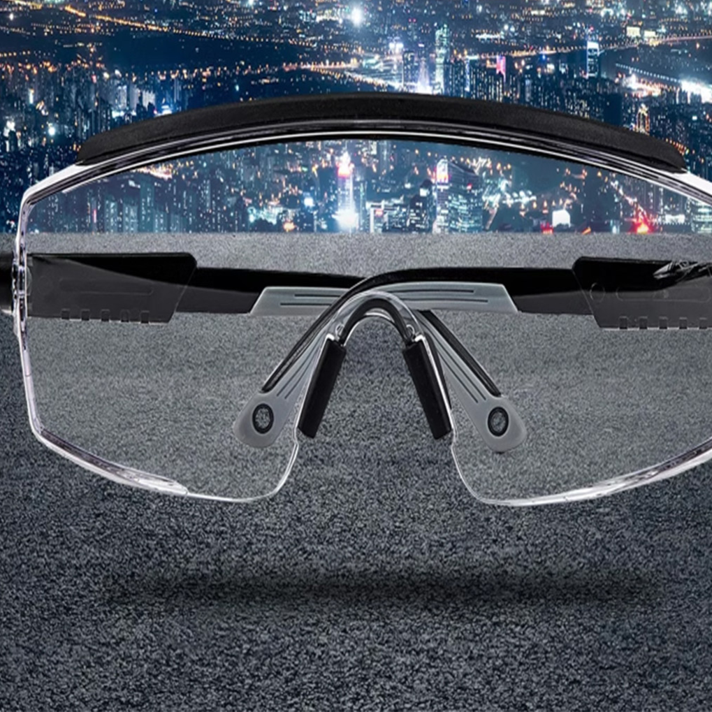 Splash-proof and windproof riding glasses