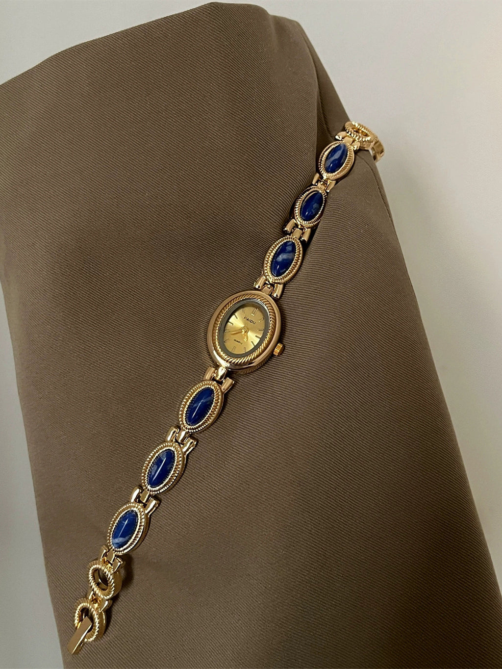 Women?s quartz wristwatch