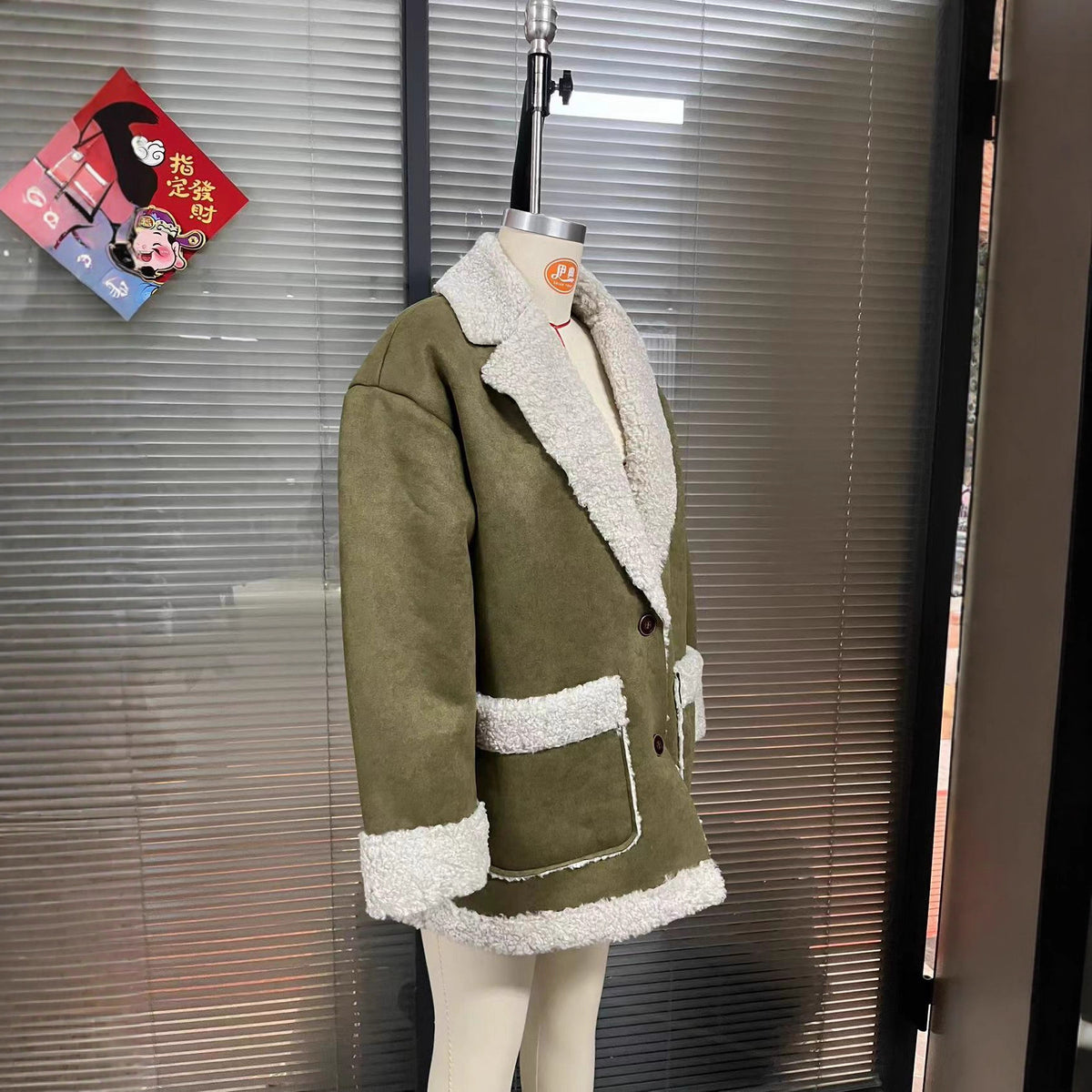 Simulated suede fabric symmetrical large pocket simple coat