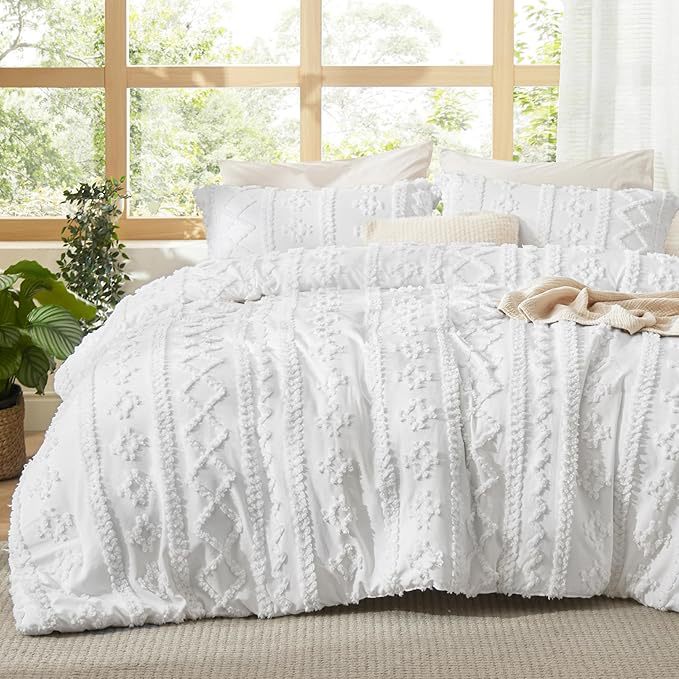 Tufted Brushed Cut-out Floral Bohemian Style Bedding Three-piece Set