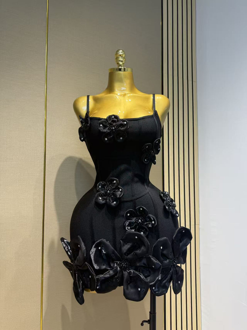 Women's strapless dress