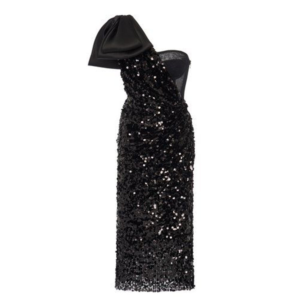Body-hugging evening dress