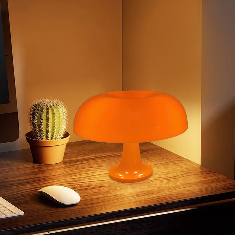 Mushroom-shaped table lamp