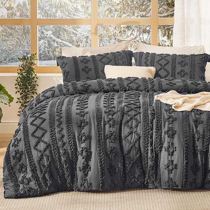 Tufted Brushed Cut-out Floral Bohemian Style Bedding Three-piece Set
