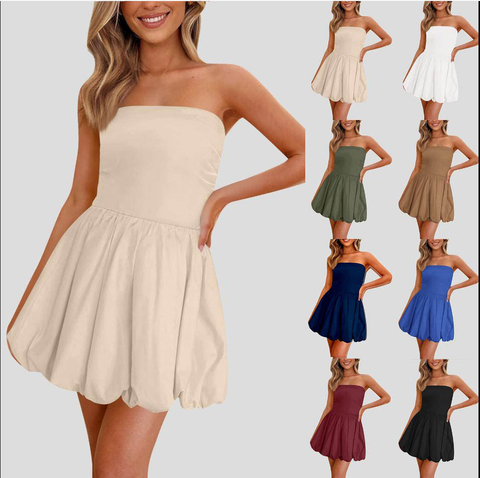 Short skirt with plunging neckline and tight-fitting design