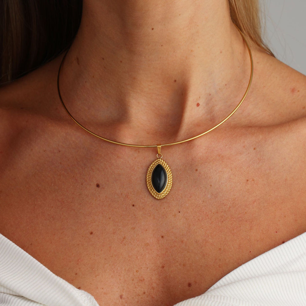 Minimalist Resin Pendant Choker Necklace