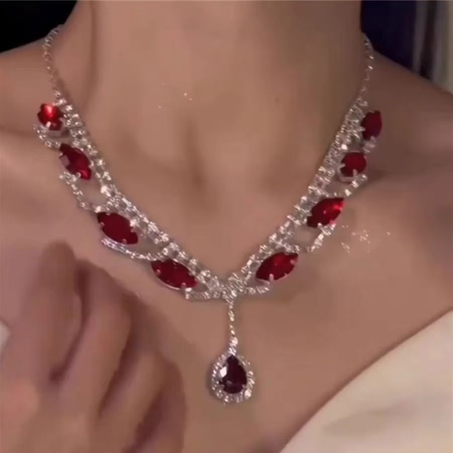Zircon water-drop pendant with collar chain for the neck