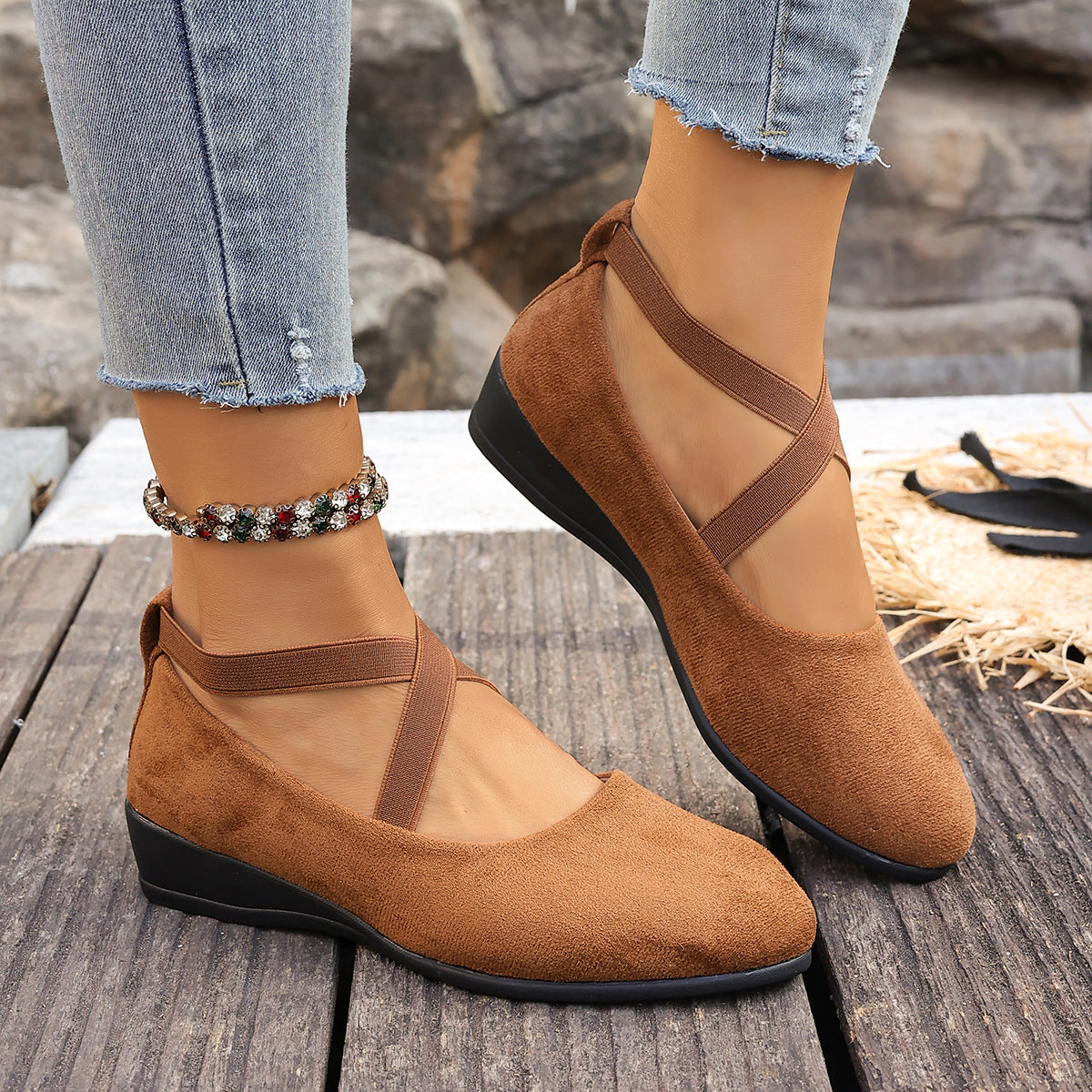 Flat casual low-heeled sandals