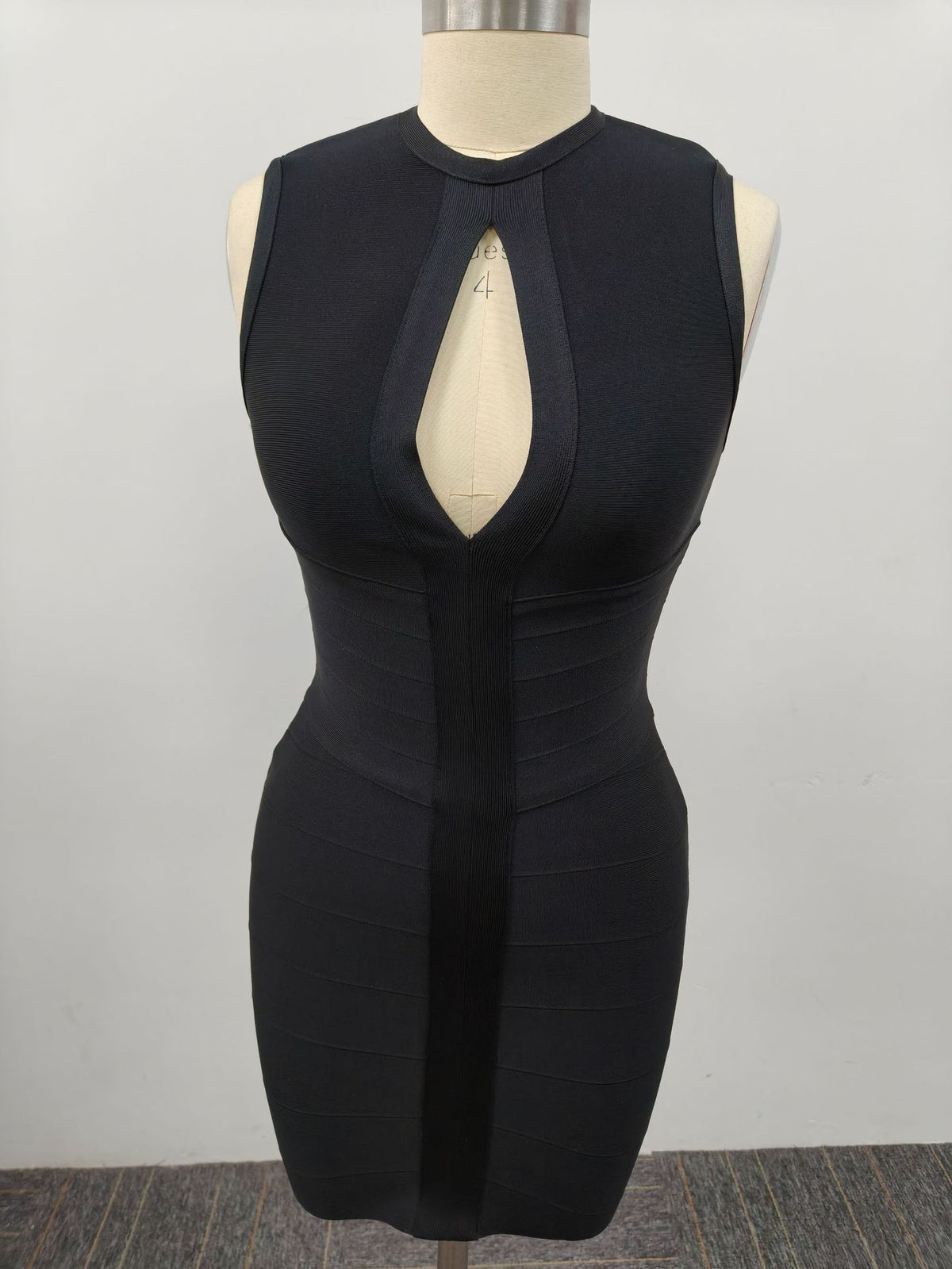 Women Sleeveless V-Neck Slim Fit Solid Color Hip-Hugging Dress