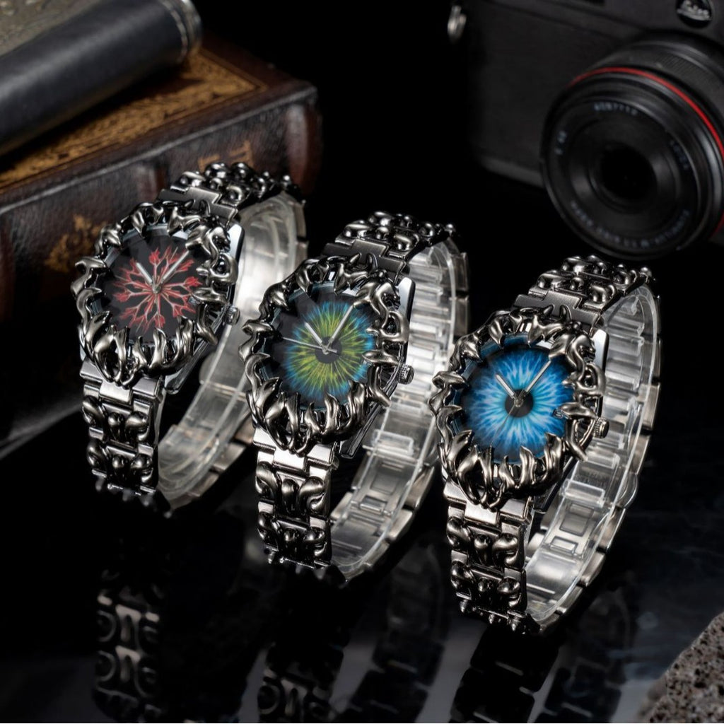 Retro Claw Design Quartz Watch