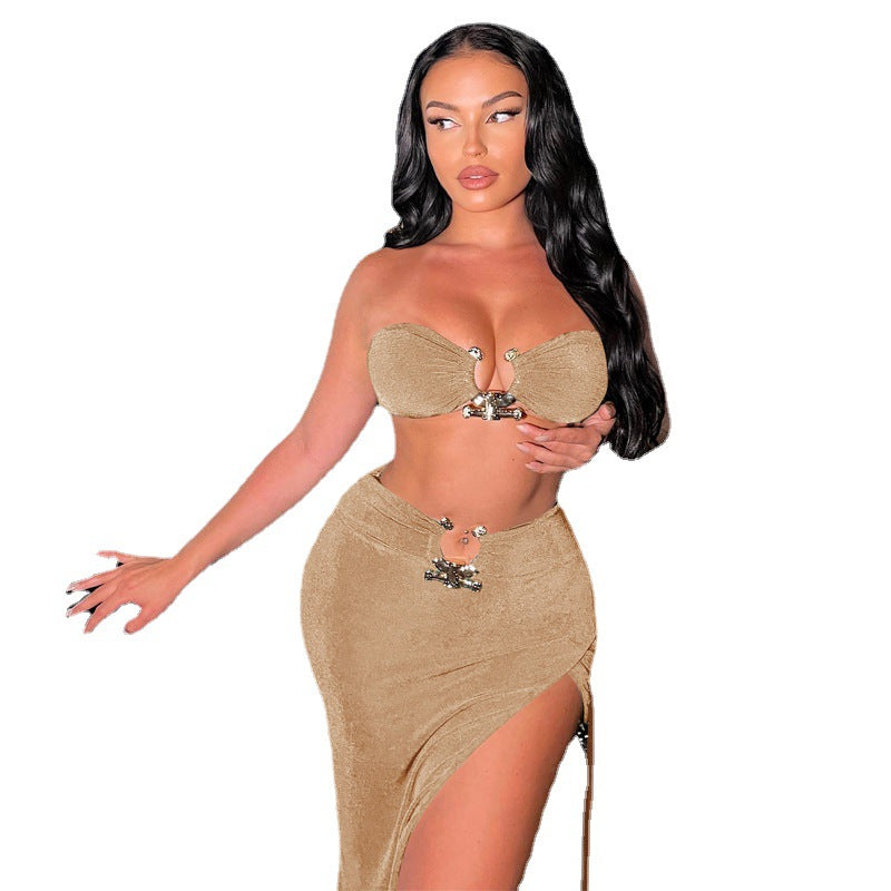 Strapless, slit and body-hugging skirt