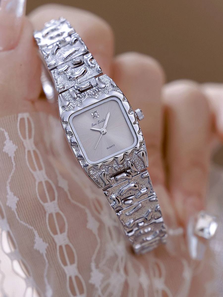 Women's Vintage Quartz Watch with Alloy Strap