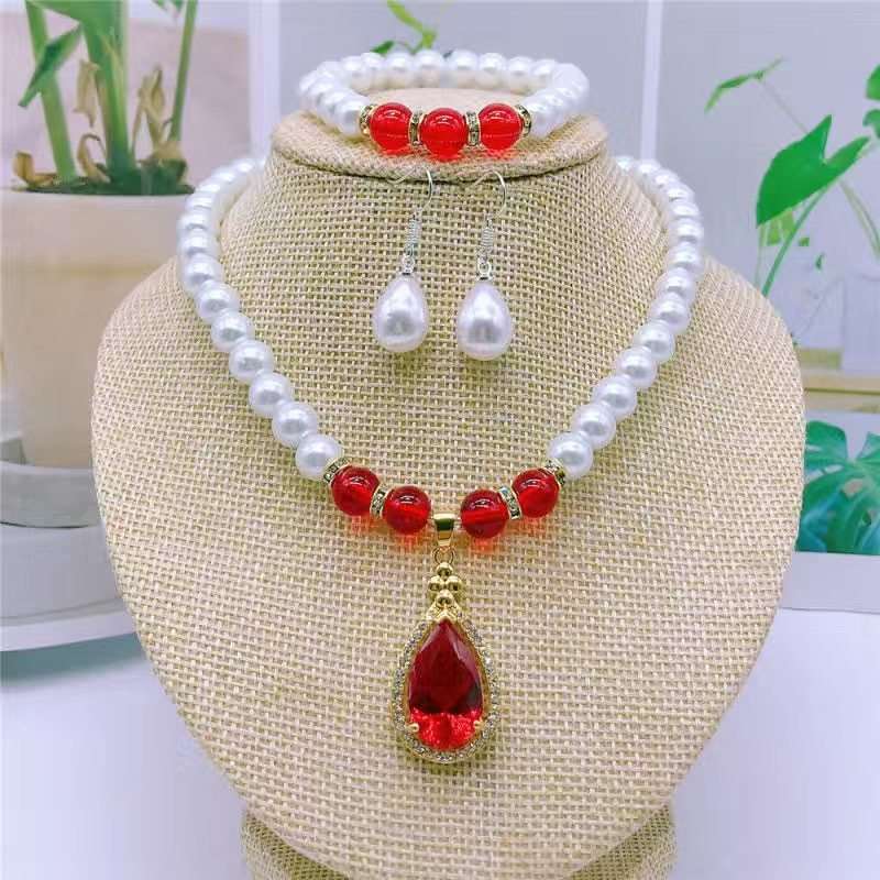 Synthetic Pearl Necklace with Heart Pendant