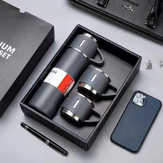A cup of three-lid 304 stainless steel thermos cup