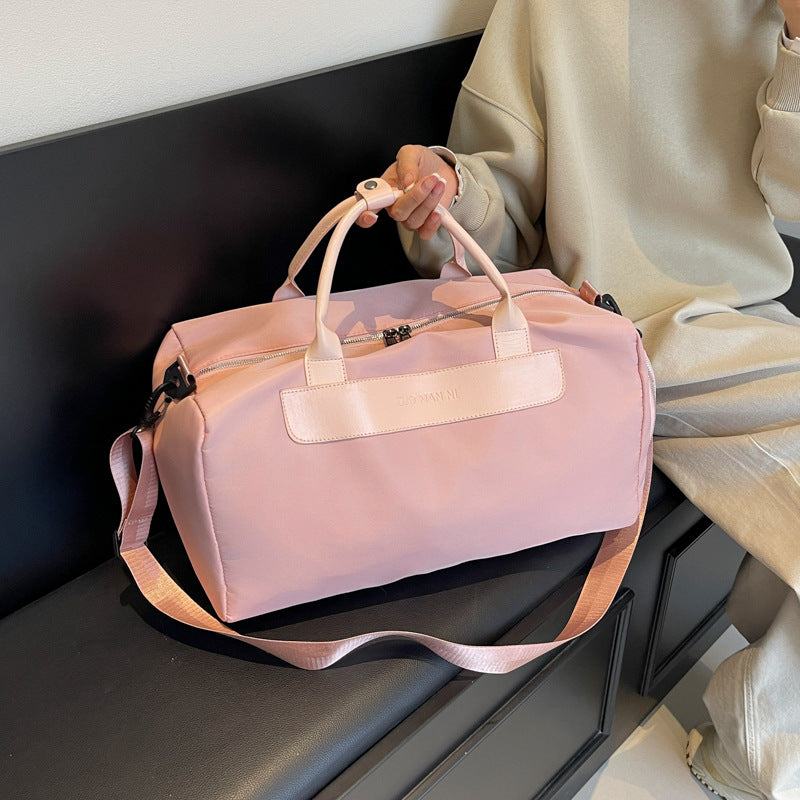 Take out the hand-held travel bag