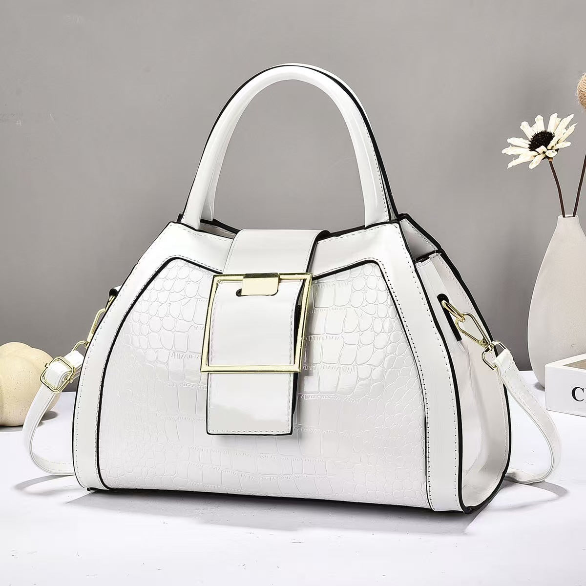 Women's fashionable and versatile casual bag