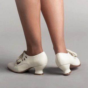 New Style Cut Out High-Heeled Lace-Up Large Size Women's Casual Shoes