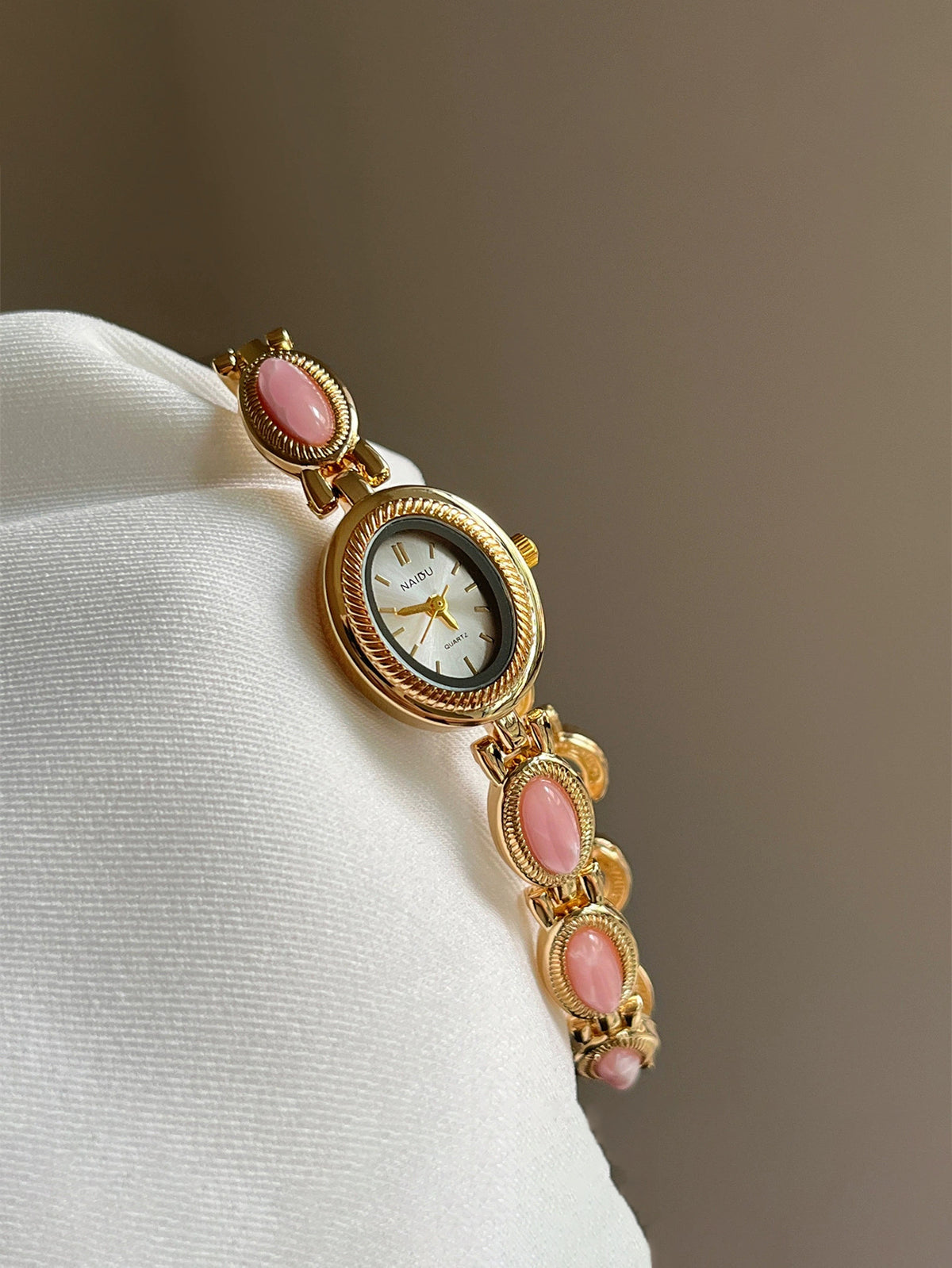 Women?s quartz wristwatch