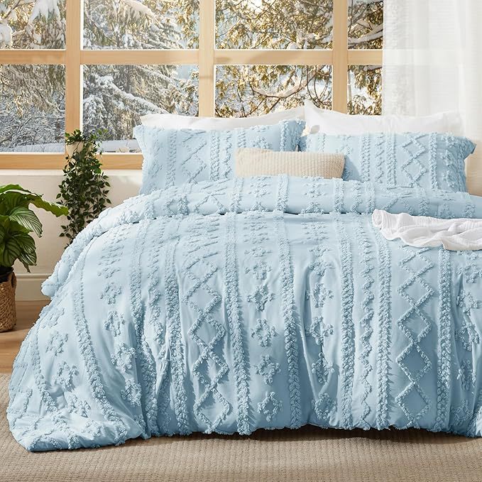Tufted Brushed Cut-out Floral Bohemian Style Bedding Three-piece Set