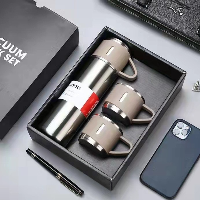 A cup of three-lid 304 stainless steel thermos cup