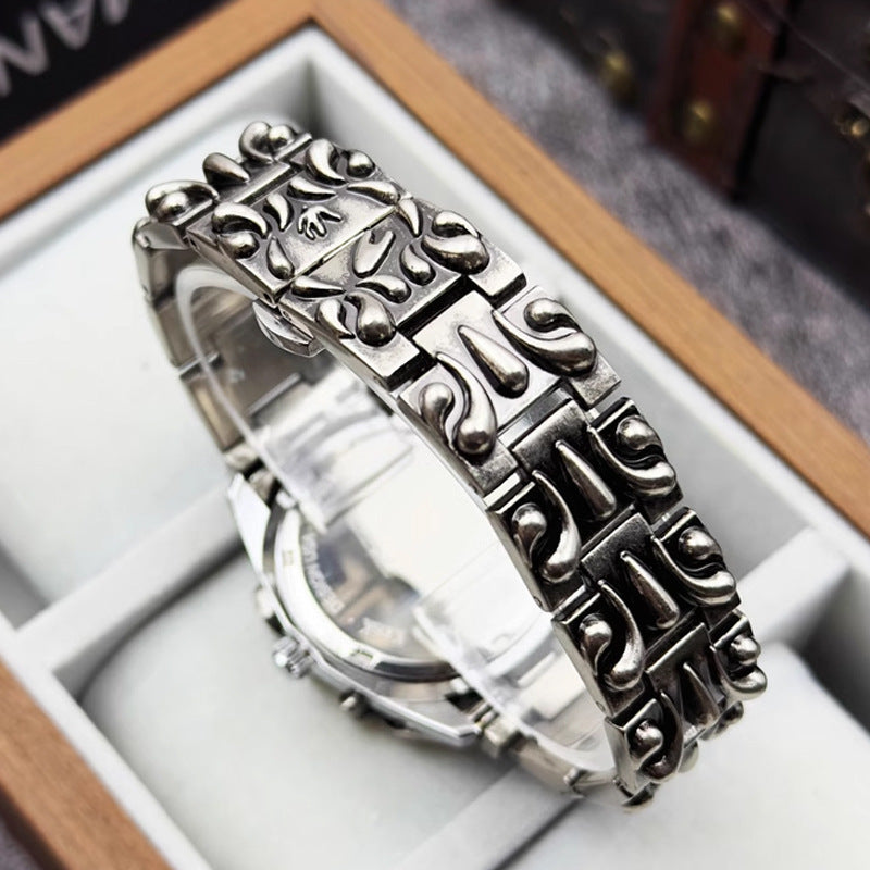 Retro Claw Design Metal Quartz Watch