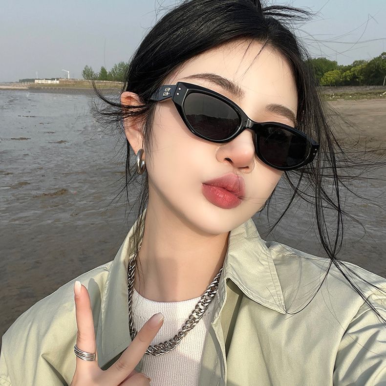 Retro Cat Eye Sunglasses UV Protection Narrow Frame