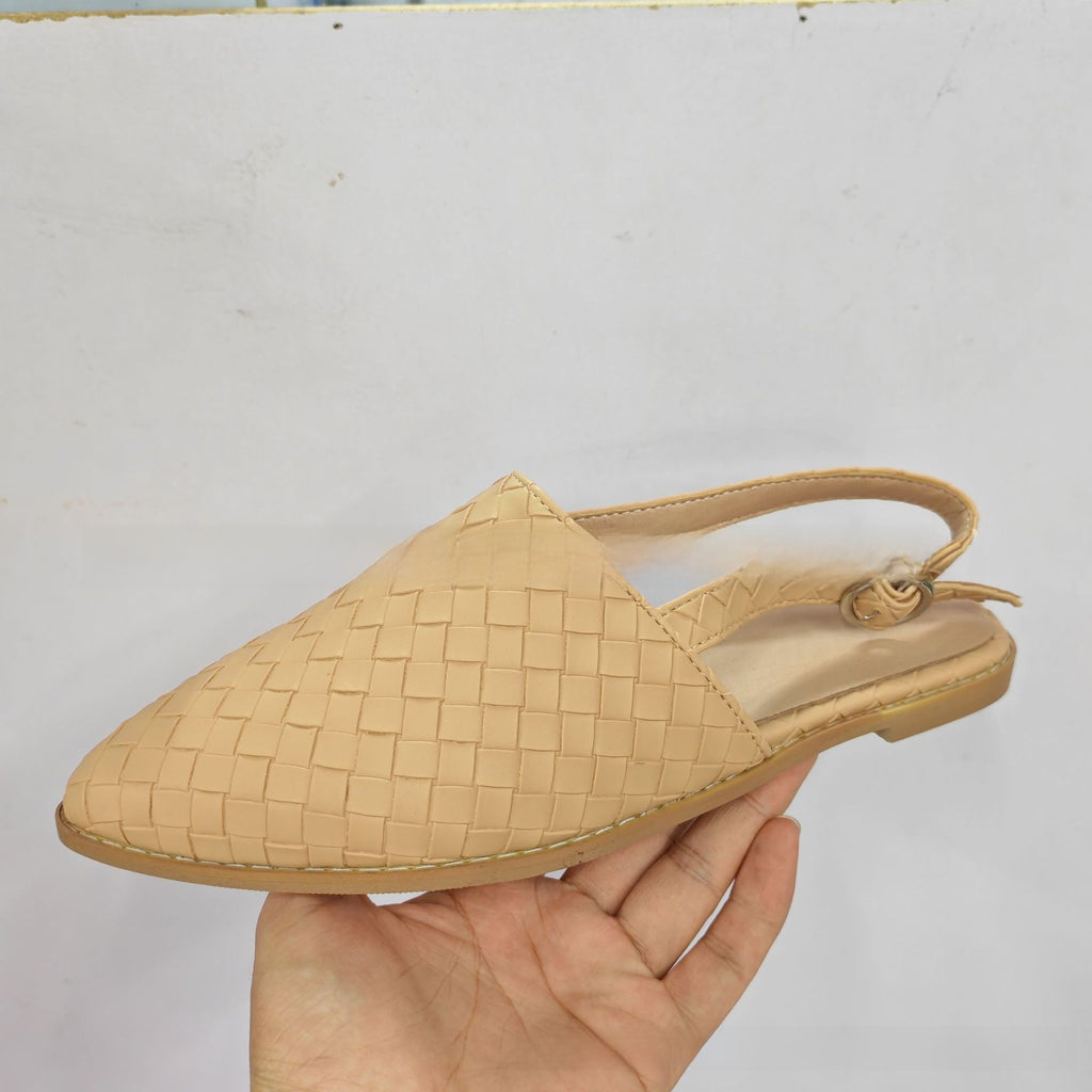 Pointed-toe woven women?s shoes