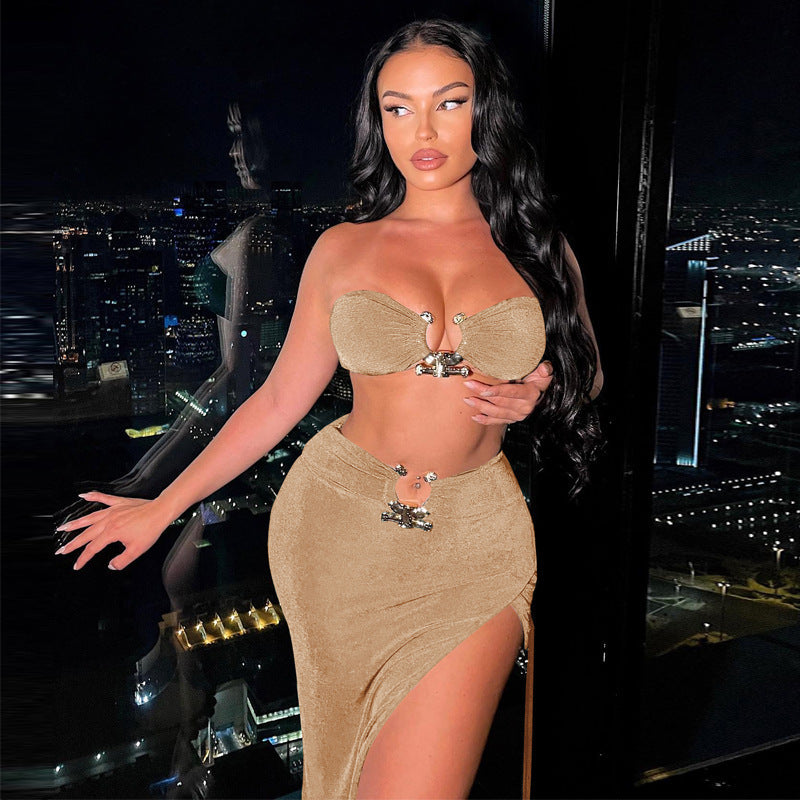 Strapless, slit and body-hugging skirt