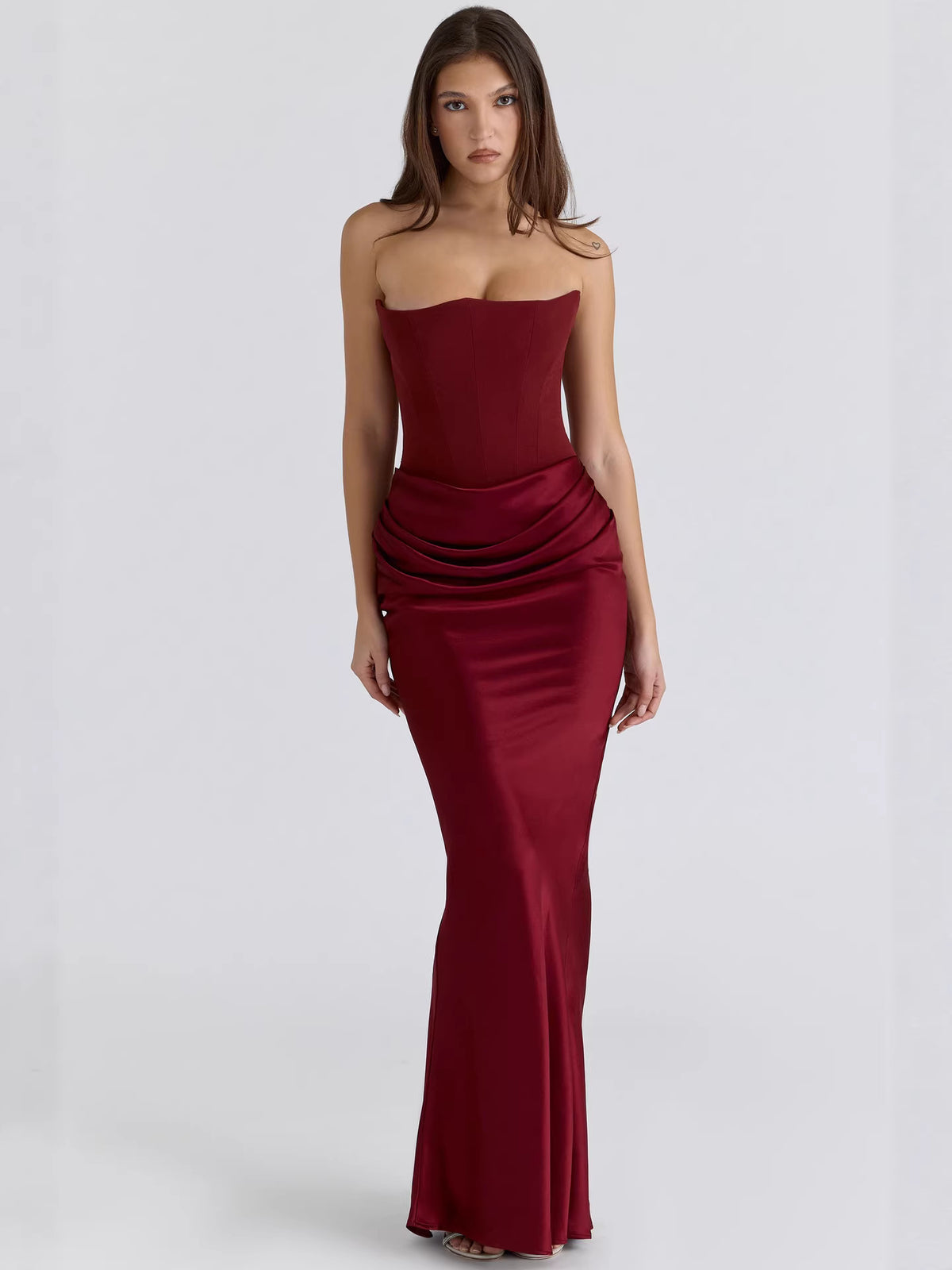 Sexy figure-hugging off-the-shoulder dress