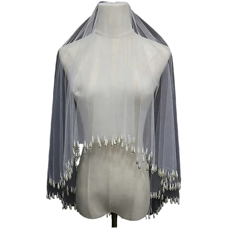 The bridal pearl tassel veil with lampshade-style wedding photography props