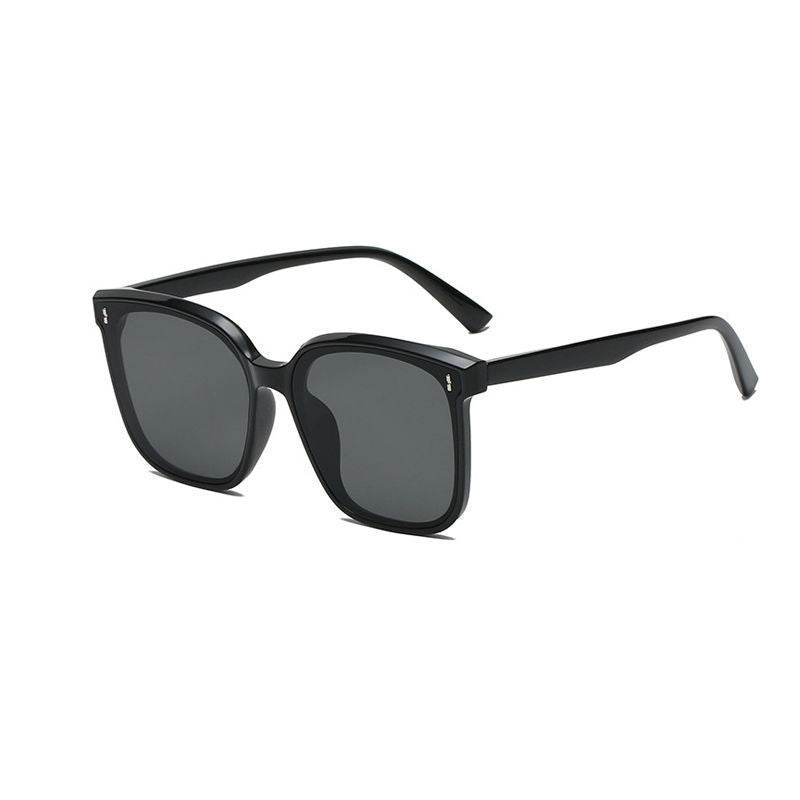 Sunscreen sunglasses with metal rivets