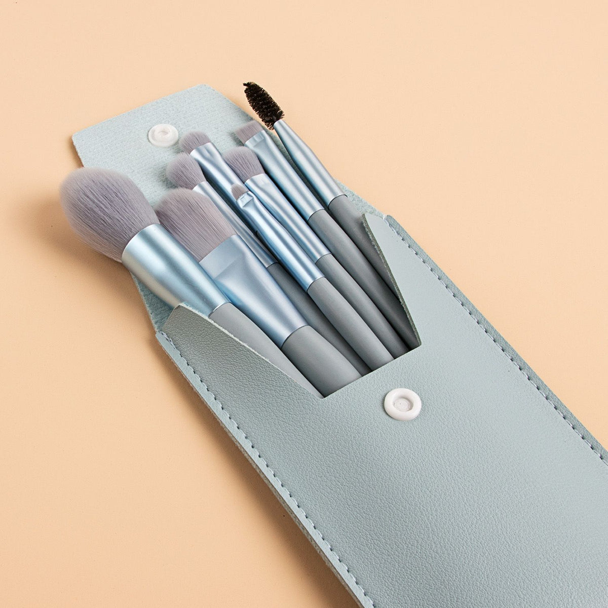 Blush powder brush